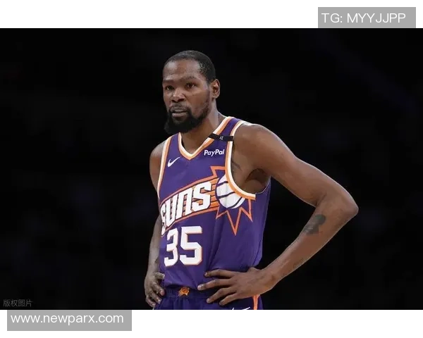 围绕足球球星名字英语翻译与叫法差异展开的深度争辩与讨论