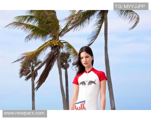 足球明星背心设计揭秘：从赛场到时尚街头的完美转型