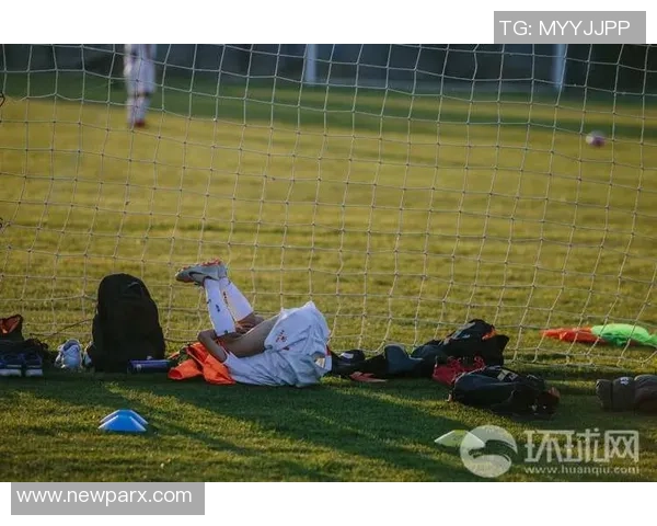 足球球星宿舍揭秘：见证他们的生活与成长故事